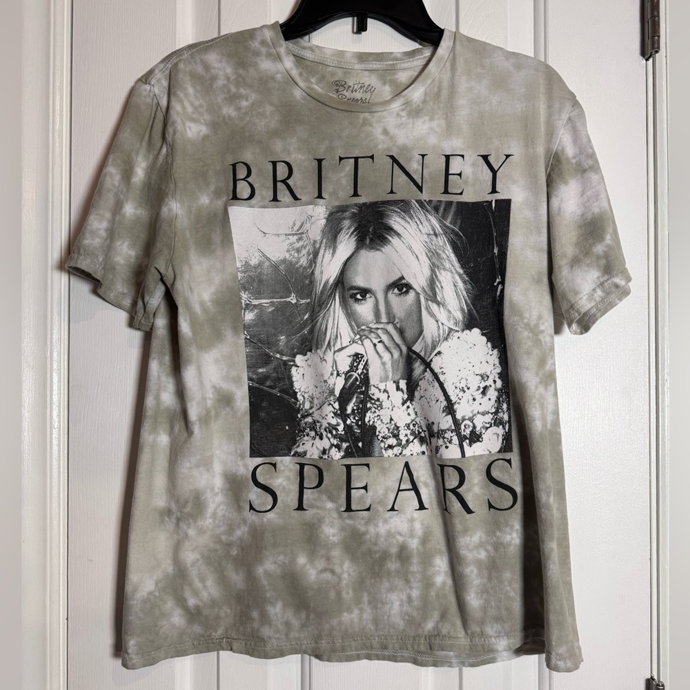 Britney Spears Tie Dye Graphic T-Shirt, short sleeve color Sand Size Medium - Picture 9 of 9